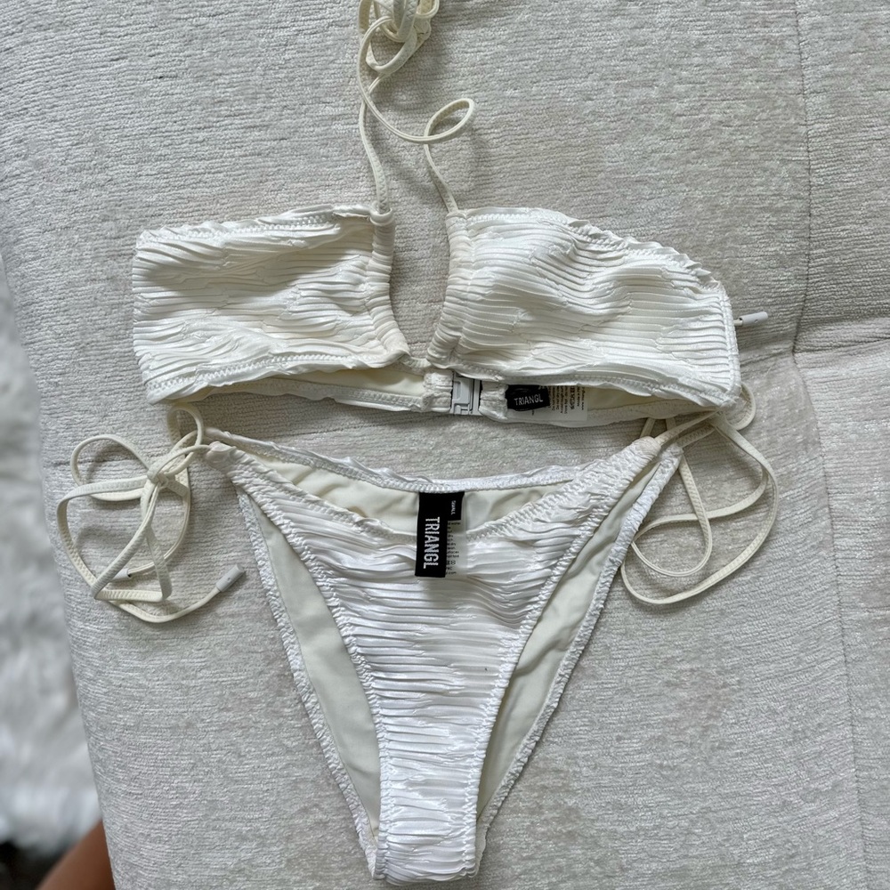 White Triangl Aster bikini